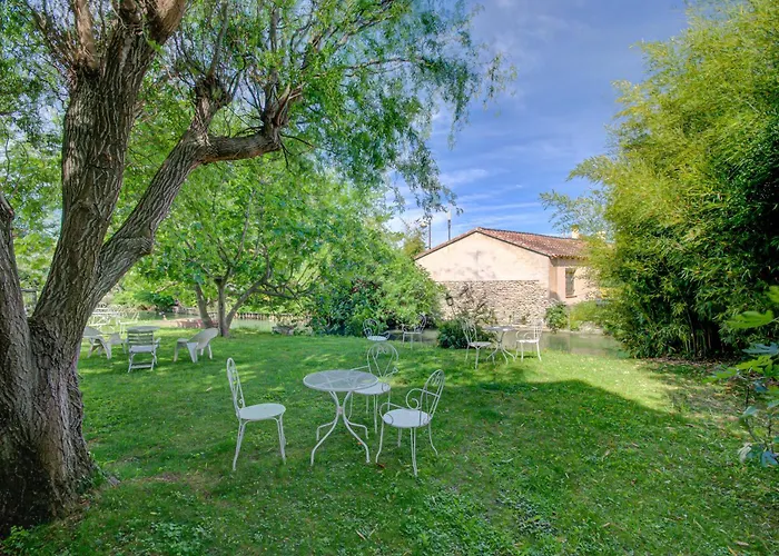 Hotel Les Nevons LʼIsle-sur-la-Sorgue