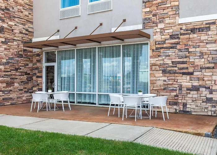 La Quinta By Wyndham Rockport - Fulton Hotel