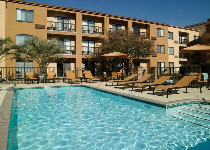 Courtyard By Marriott Macon Hotel