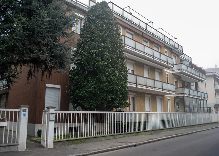 Bed and Breakfast Emmanueli65 fronte clinica per 4 matrimoniale e castello Piacenza