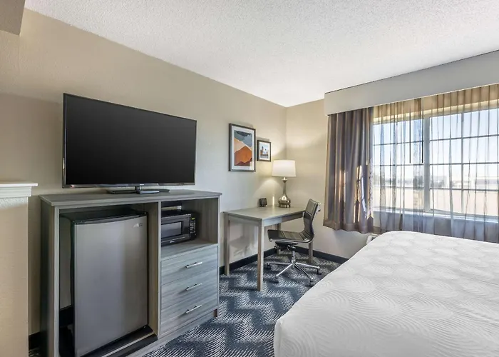 Country Inn & Suites By Radisson Bolingbrook, I-55