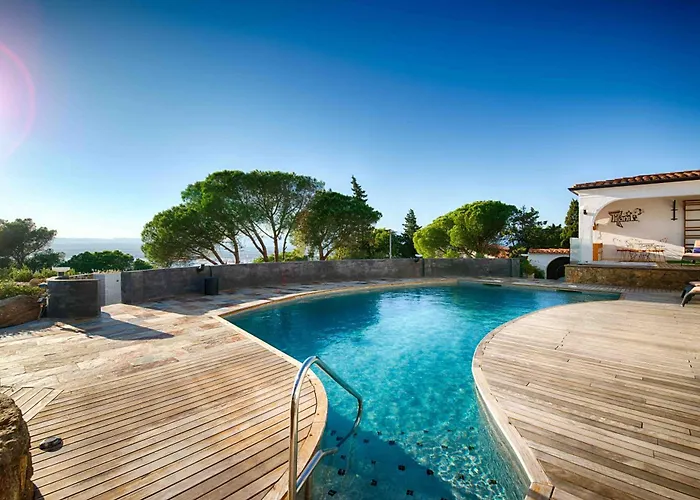 Casa De L'Albada Bed and Breakfast Roses