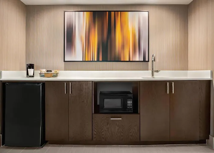 Courtyard By Marriott Dayton North Hotel