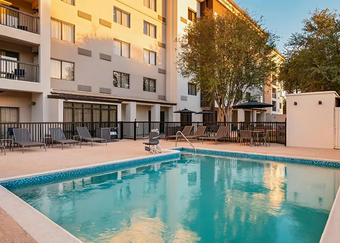 Courtyard By Marriott Laredo