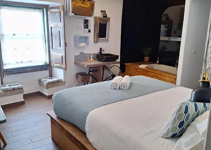 Lovin Book Guesthouse Óbidos