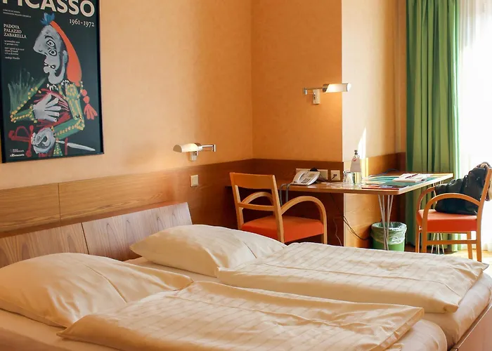 An der Persiluhr Stadt-gut-Hotel Lünen