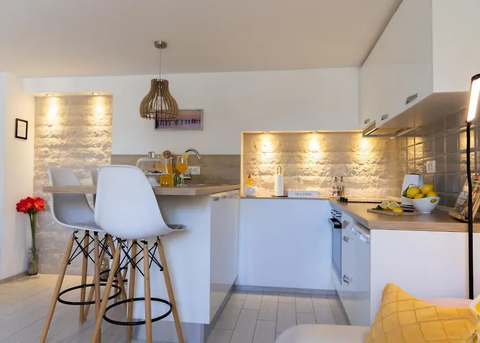 Rooms And Apartments Paese