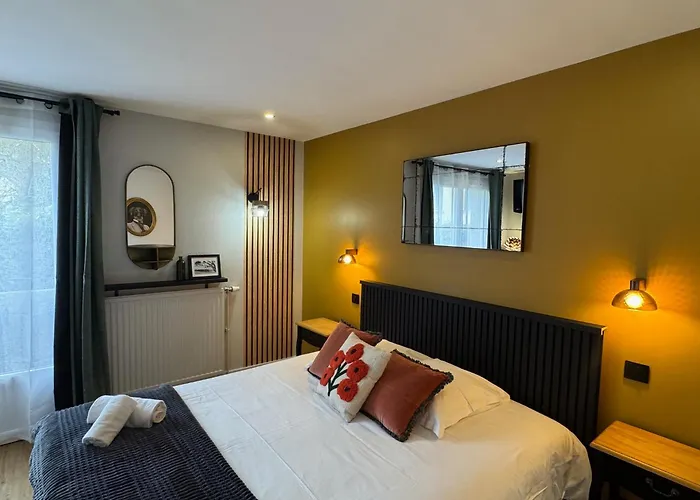 Le Clos Du Pontic Logis et Cit'Hotel