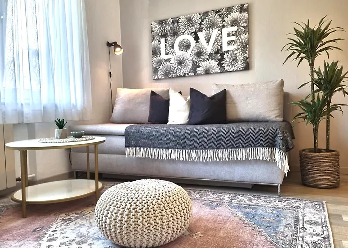 STAYaWHILE Apartment COMFORT nähe Herzzentrum, Bali Therme, Kurpark GOP, free Parking, Netflix, Boxspringbett, neues Duschbad