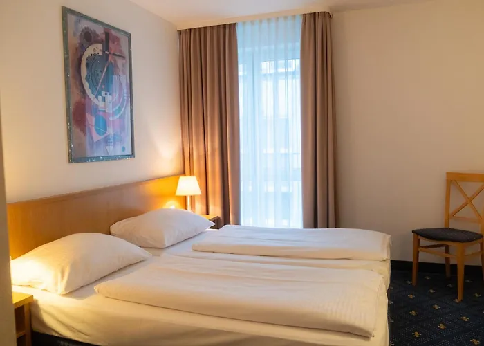 Hotel Am Schlosspark , Wiesbaden
