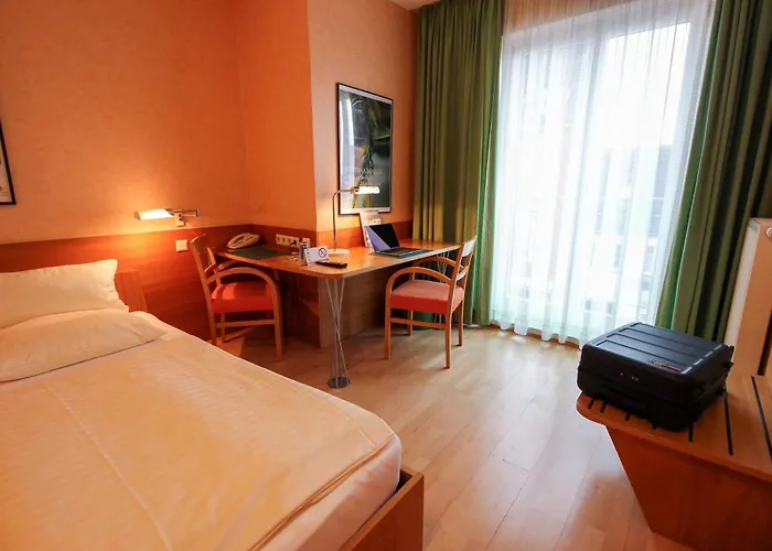 An der Persiluhr Stadt-gut-Hotel Lünen