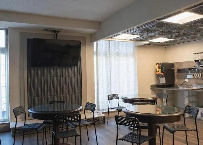 Hotel Chataura Dearborn