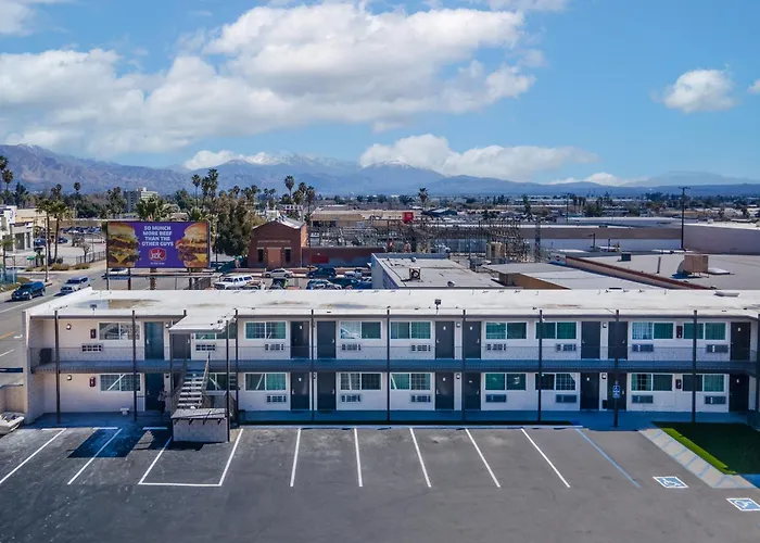 Inland Inn & Suites