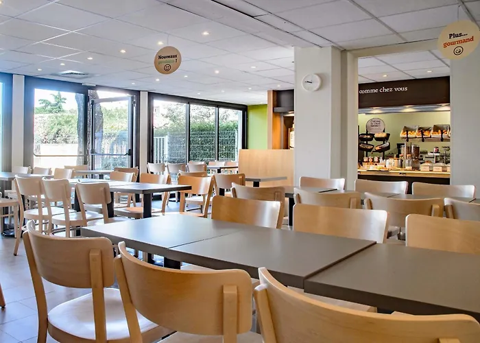 B&B HOTEL Nîmes Ville Active, parking sécurisé gratuit