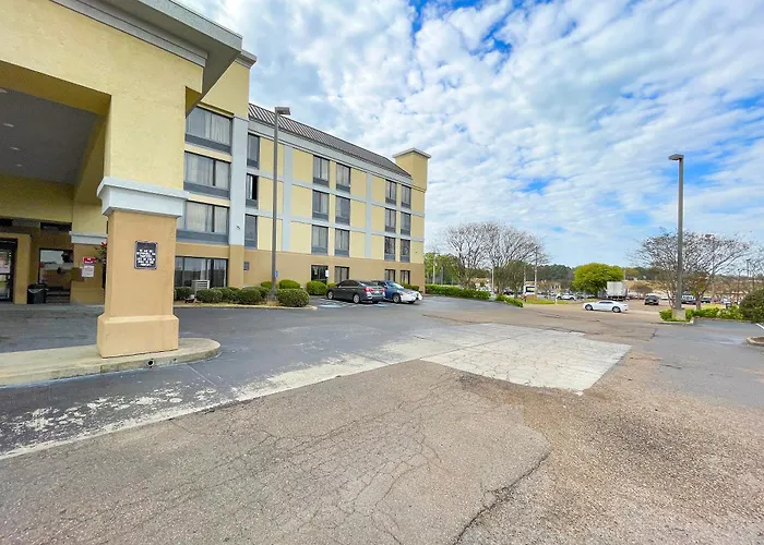 Oyo Townhouse Jackson - Ridgeland Hotel