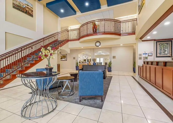 Best Western Plus Lake Elsinore Inn & Suites