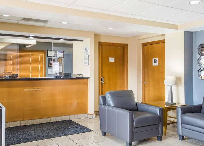 Econo Lodge Inn & Suites I-35 At Shawnee Mission Overland Park