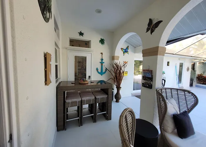 2 Private Cabanas With A Private Pool And Outdoor Kitchen Cape Coral