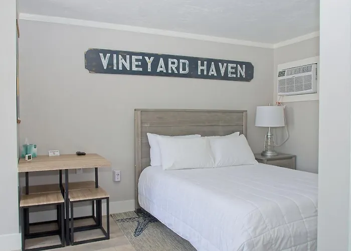 Vineyard Haven Hotels