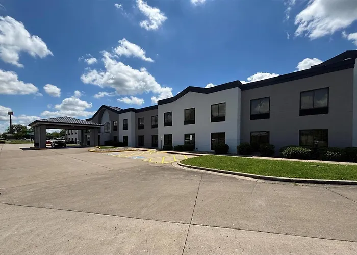 Baymont By Wyndham Marion Hotel