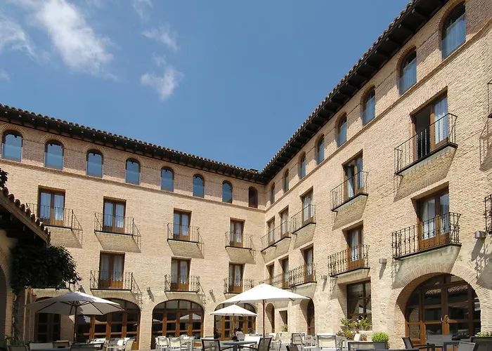 Hotel Cienbalcones