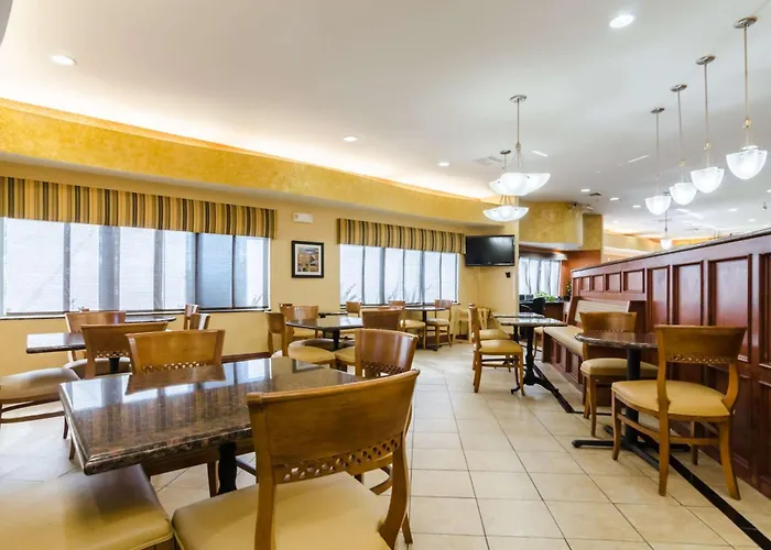 Comfort Suites Salina South