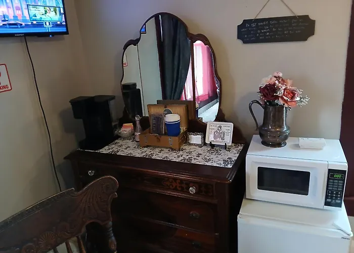 The Bissing House Bed & Breakfast Hays