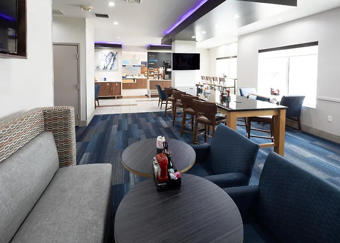 Holiday Inn Express & Suites Chicago West - St Charles By Ihg