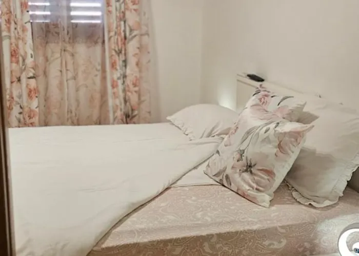 Room Kris With Private Entrance & Private Bathroom Vilanija