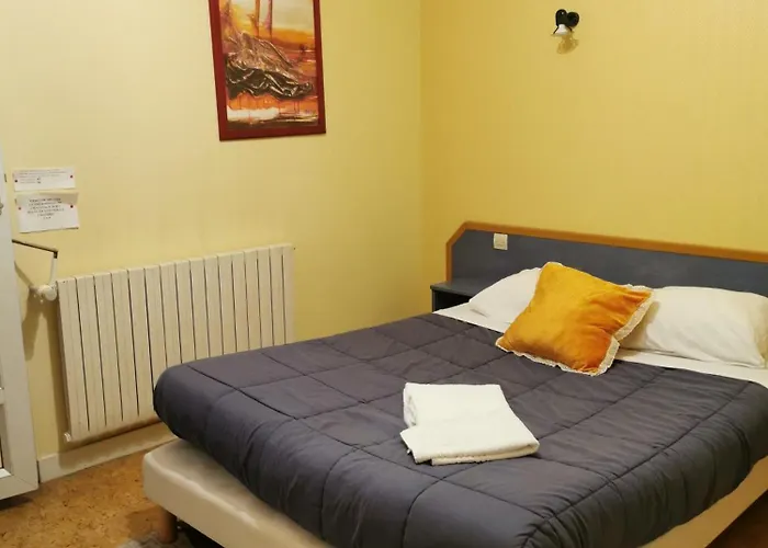 Hotel le relais de l aiguillon à Châtellerault