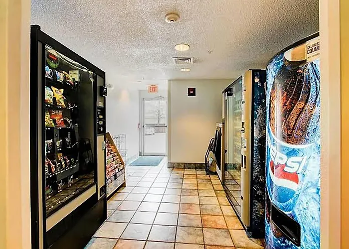 Super 8 By Wyndham Aurora East Hotel