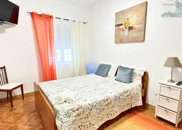 Historic House In Downtown Peniche Hotel