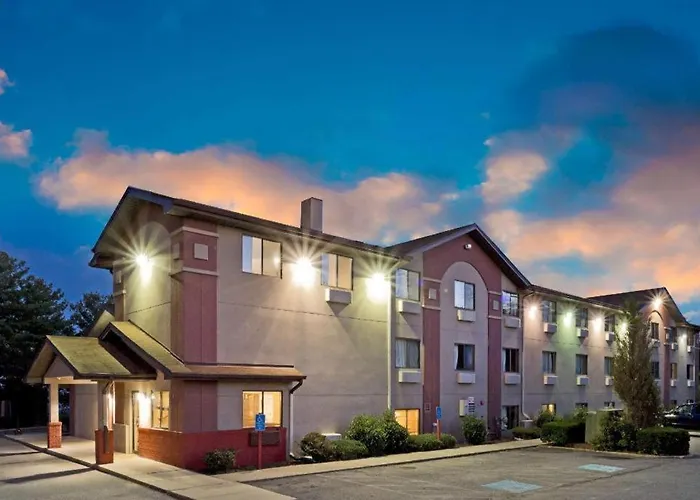 Super 8 By Wyndham Lexington Park/California Area