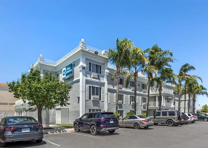 Best Western Luxury Inn