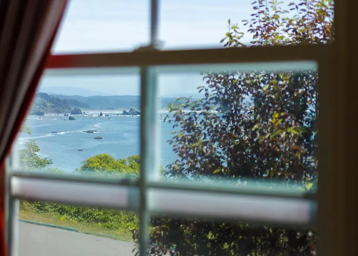 Lookout At Trinidad Bay Hotel
