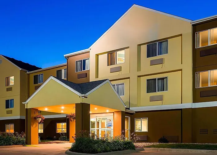 Wingate By Wyndham Oshkosh Hotel