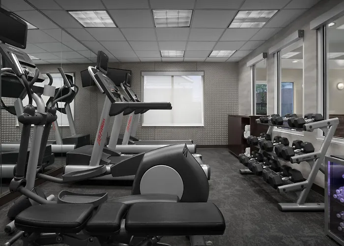 Fairfield Inn & Suites By Marriott Rogers