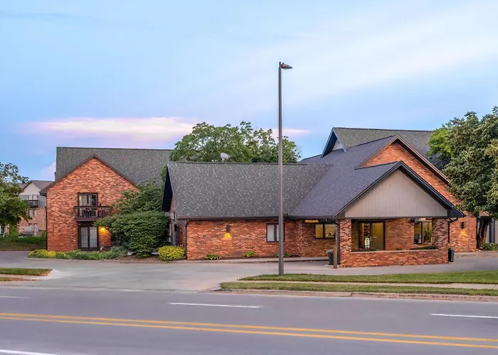 Eastland Suites Hotel & Conference Ctr, Trademark By Wyndham Bloomington