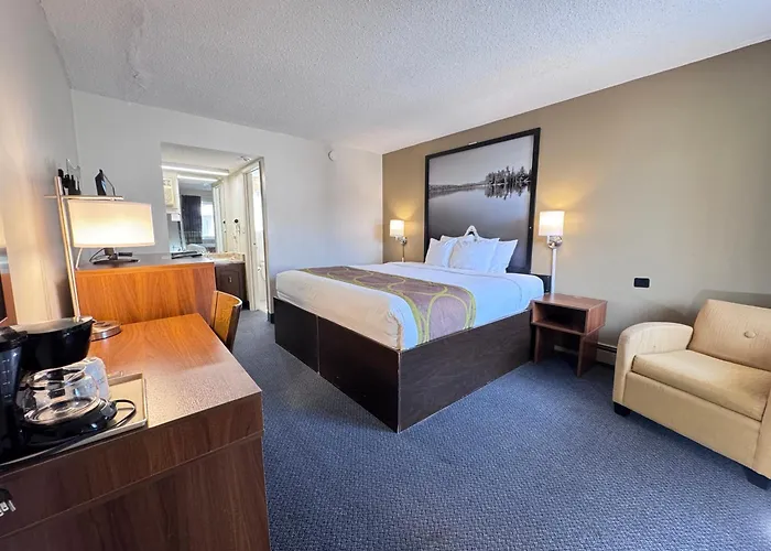 Super 8 By Wyndham Guelph Hotel