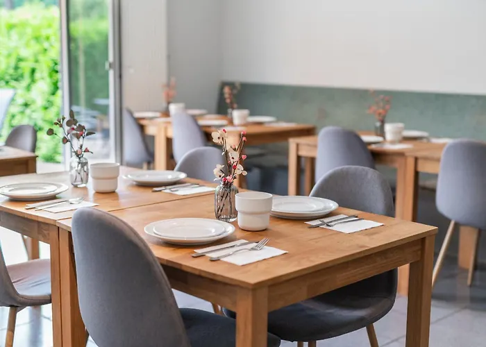 Hotel Cafe Galerie I Hannover-Garbsen I Free Parking