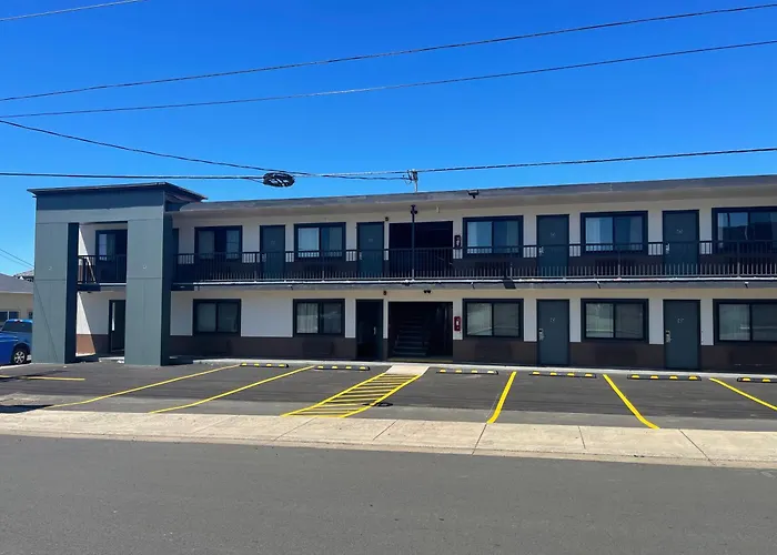 Seven Seas Inn & Suites Newport