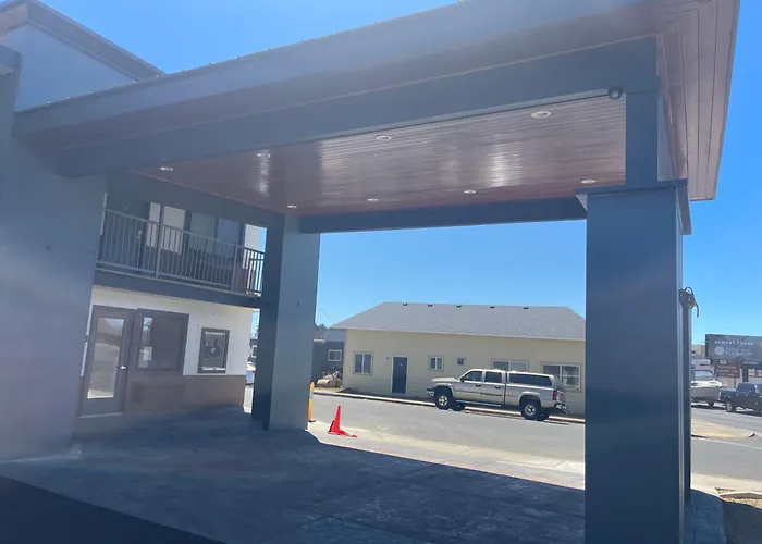 Seven Seas Inn & Suites Newport