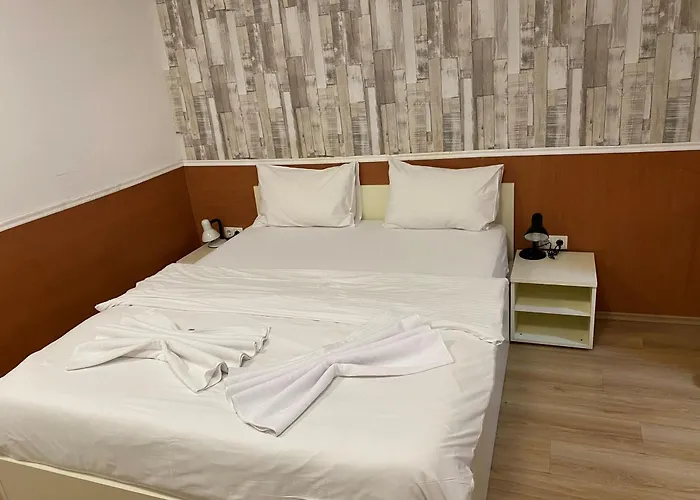 Easy Star Hotel