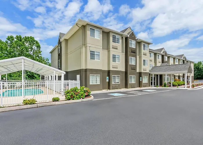 Quality Inn & Suites Bristol North