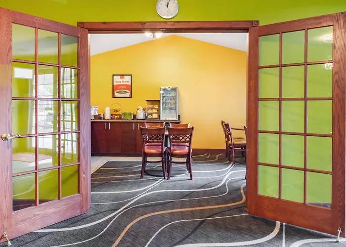 Econo Lodge Inn & Suites Eau Claire South