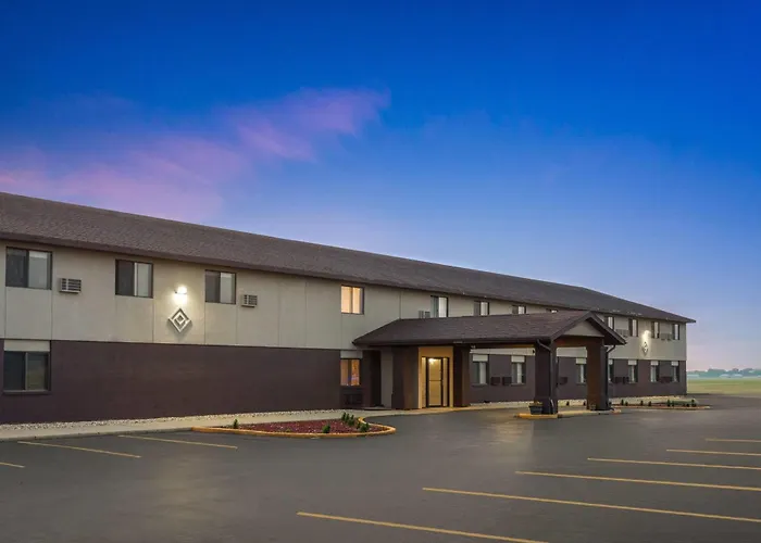 Baymont By Wyndham Oshkosh Airport Hotel