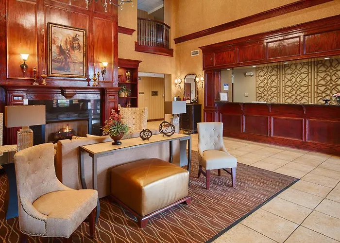 Best Western Plus Crown Colony Inn & Suites Lufkin