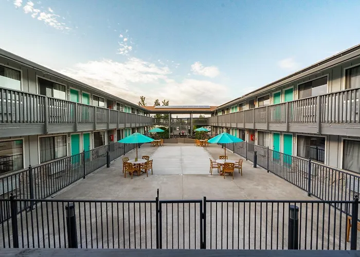 Pepper Tree Inn Beaverton