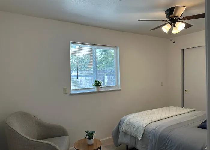 Suite E With 2-Bedroom