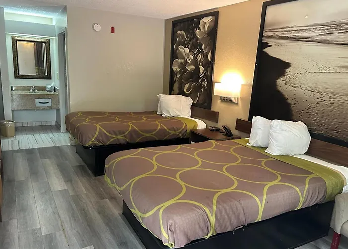 Super 8 By Wyndham Fayetteville